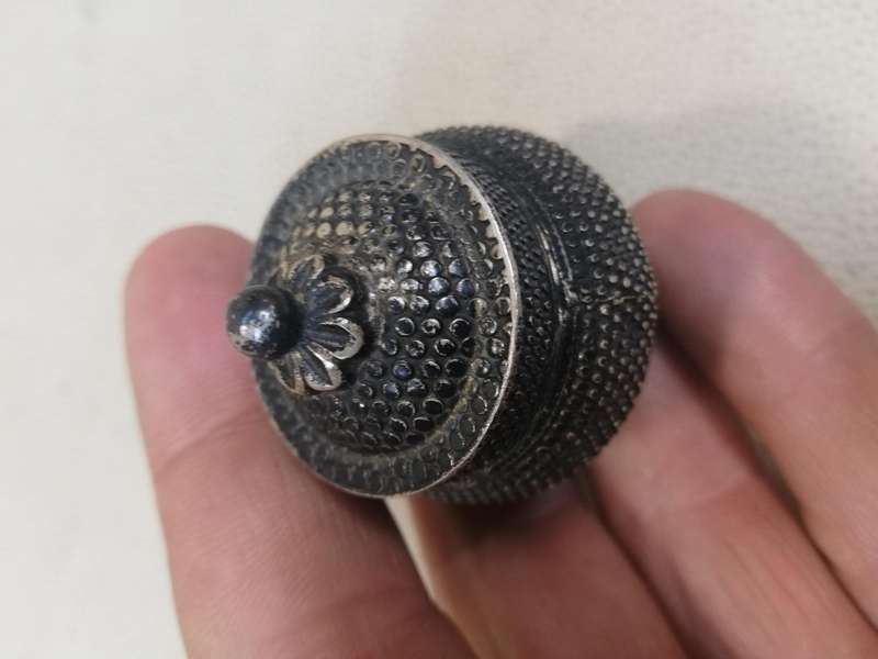 VINTAGE 800 SILVER TRINKET SNUFF BOX TURKISH PERSIAN? - 24g - Marked