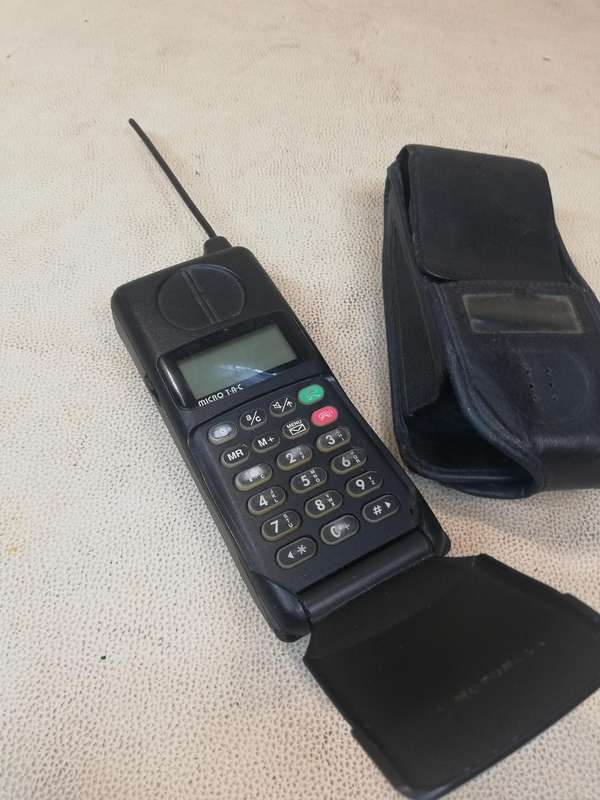 Vintage Motorola International 5200 Mobile Phone (Brick)