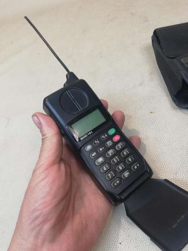 Vintage Motorola International 5200 Mobile Phone (Brick)