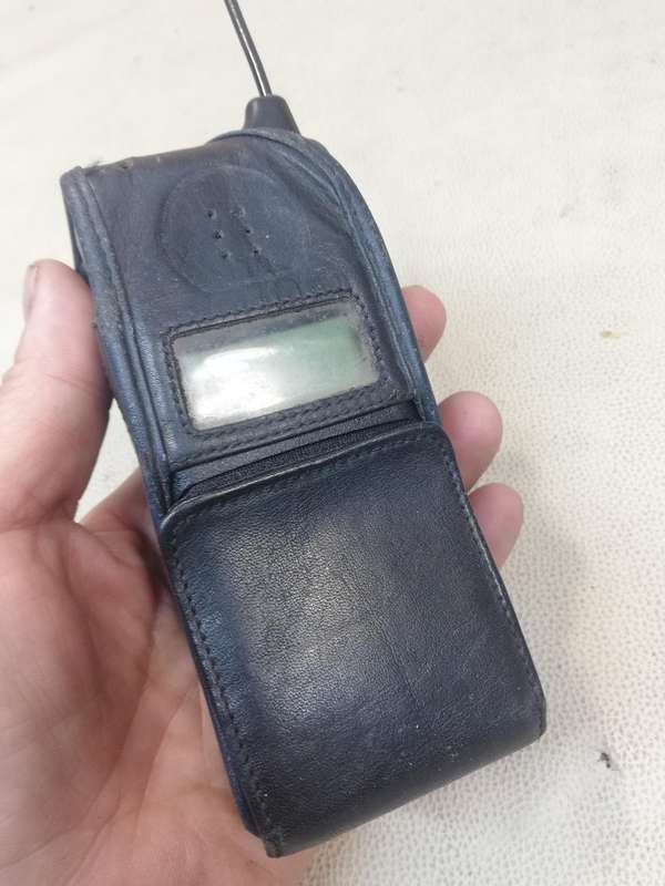 Vintage Motorola International 5200 Mobile Phone (Brick)