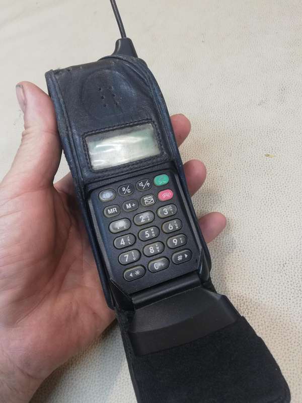 Vintage Motorola International 5200 Mobile Phone (Brick)