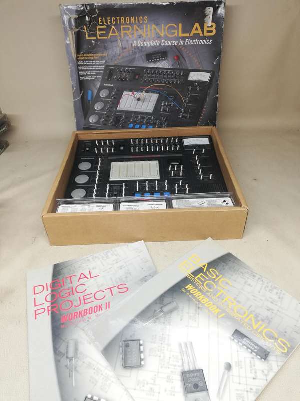Electronics Learning Lab by RadioShack : A Complete Course in Electronics