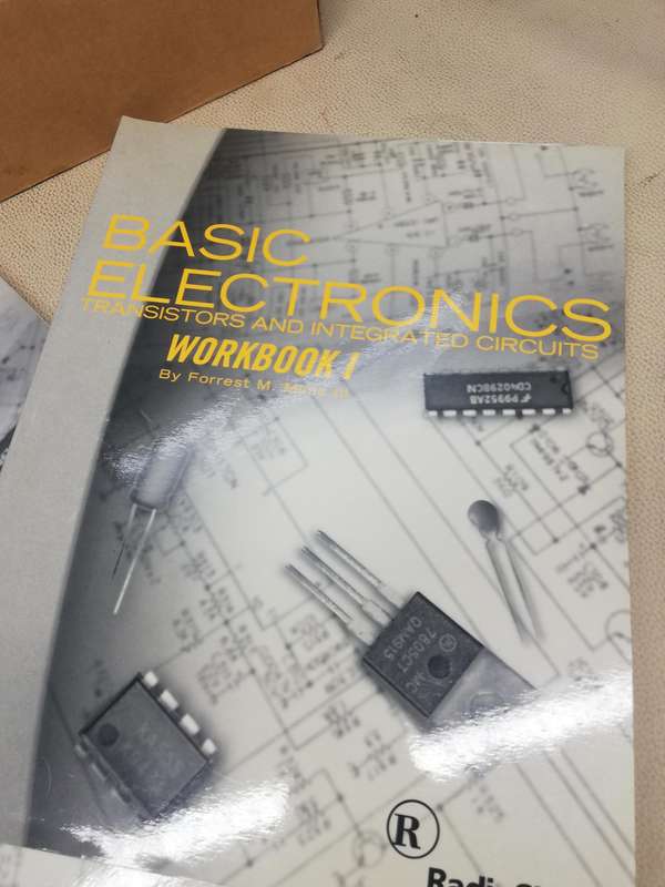 Electronics Learning Lab by RadioShack : A Complete Course in Electronics