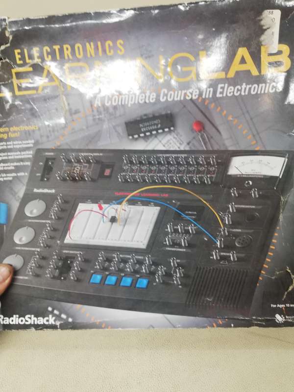 Electronics Learning Lab by RadioShack : A Complete Course in Electronics