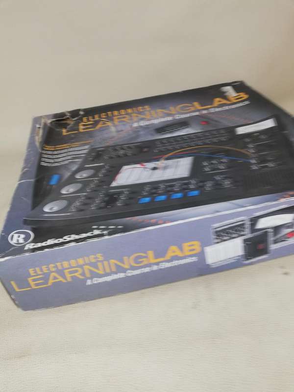 Electronics Learning Lab by RadioShack : A Complete Course in Electronics