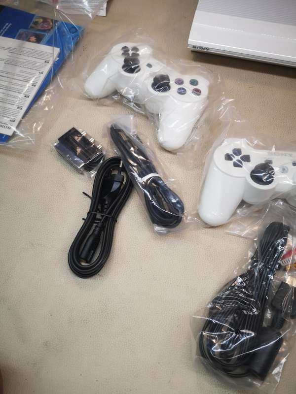 Wow!! Brand New Complete Chrystal White Sony PS3-CECH-4204A + 2 Controls NEVER PLAYED WITH