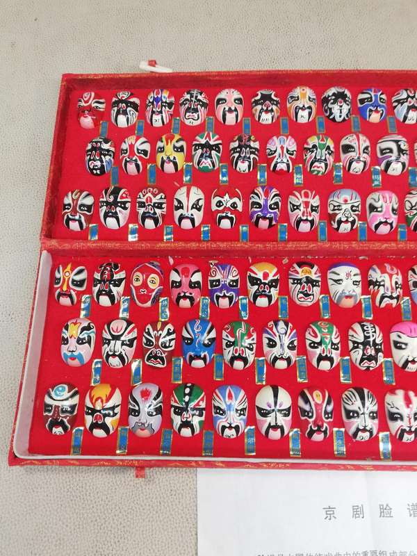 Full Set of 88 Vintage Hand-painted miniature CHINESE BEIJING OPERA THEATER MASKS in a Display Box