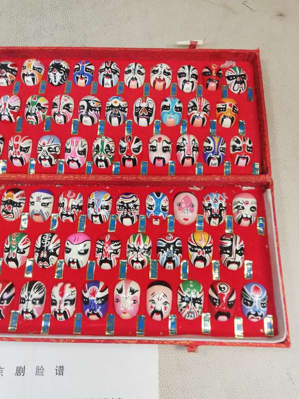 Full Set of 88 Vintage Hand-painted miniature CHINESE BEIJING OPERA THEATER MASKS in a Display Box