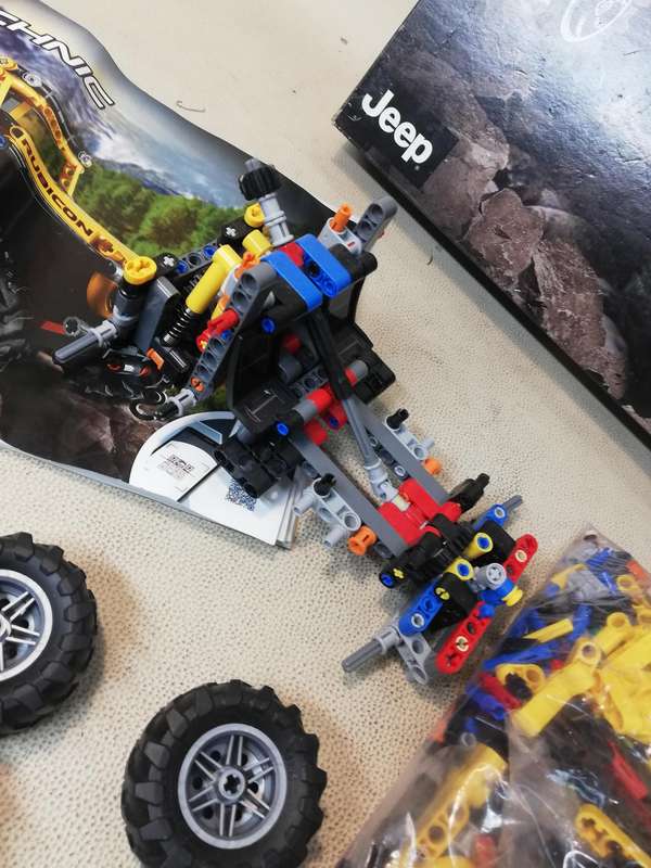 LEGO 42122 Technic Jeep® Wrangler - I don't Now if its complete