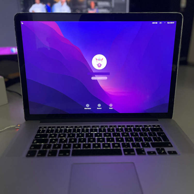MacBook Pro 15" Retina Mid 2015 - 16GB RAM - Intel Core i7 - Excellent Working Condition