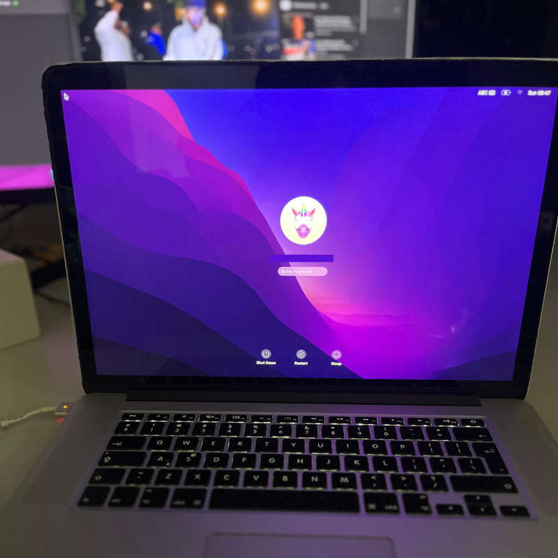 MacBook Pro 15" Retina Mid 2015 - 16GB RAM - Intel Core i7 - Excellent Working Condition