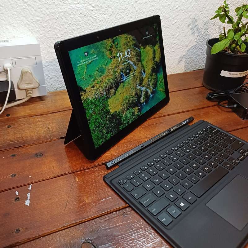 Dell Latitude 5290 2in1 Touch Screen, Core i5, 8GB RAM, 256 NVMe SSD, Excellent battery