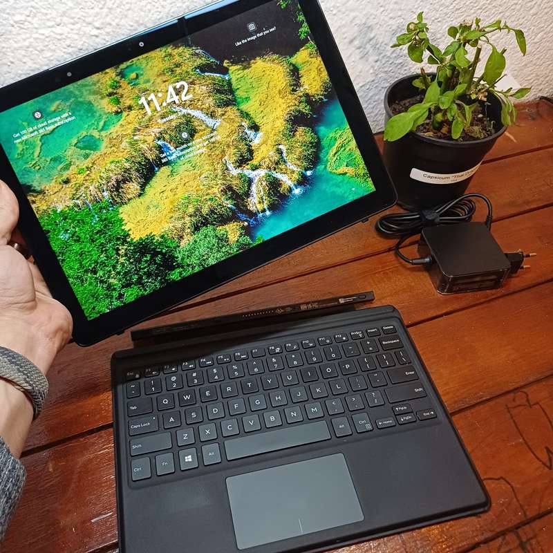 Dell Latitude 5290 2in1 Touch Screen, Core i5, 8GB RAM, 256 NVMe SSD, Excellent battery