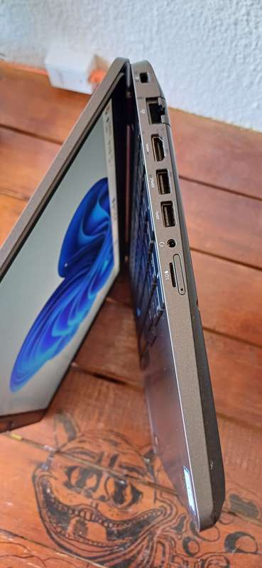 Dell Precision 3541 core I7 9th Gen, 16 GB RAM . 512 Nvme SSD 4GB Nvidia Dedicated Graphics
