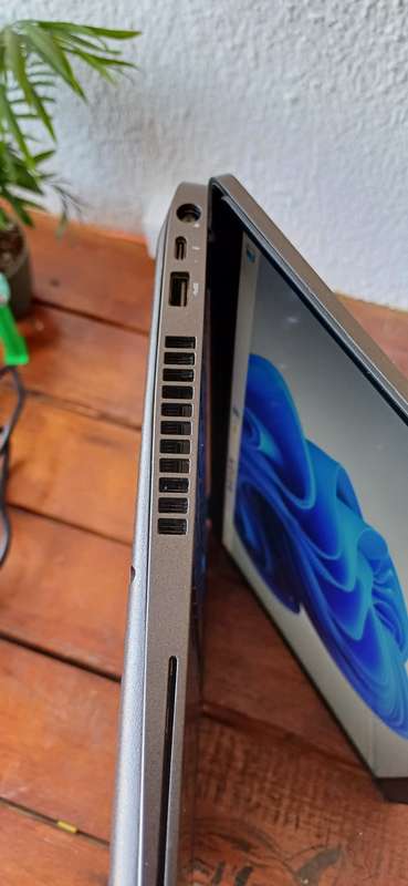 Dell Precision 3541 core I7 9th Gen, 16 GB RAM . 512 Nvme SSD 4GB Nvidia Dedicated Graphics