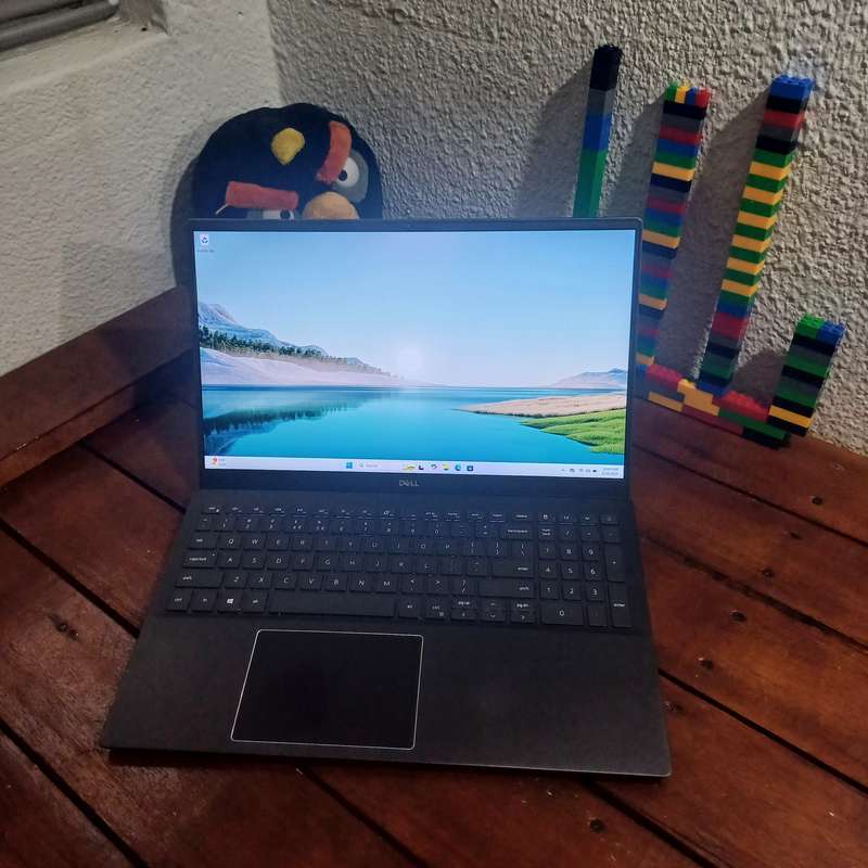 Dell Vostro 5502 i7 High-Performance Laptop 32GB RAM 1TB Nvme storage and dual graphics