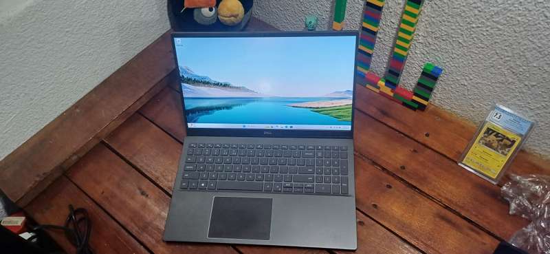 Dell Vostro 5502 i7 High-Performance Laptop 32GB RAM 1TB Nvme storage and dual graphics