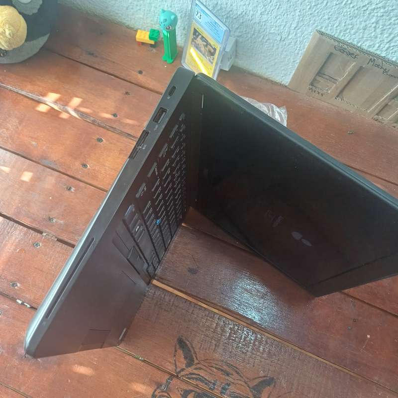Dell Latitude 5480  Business-Grade Versatility