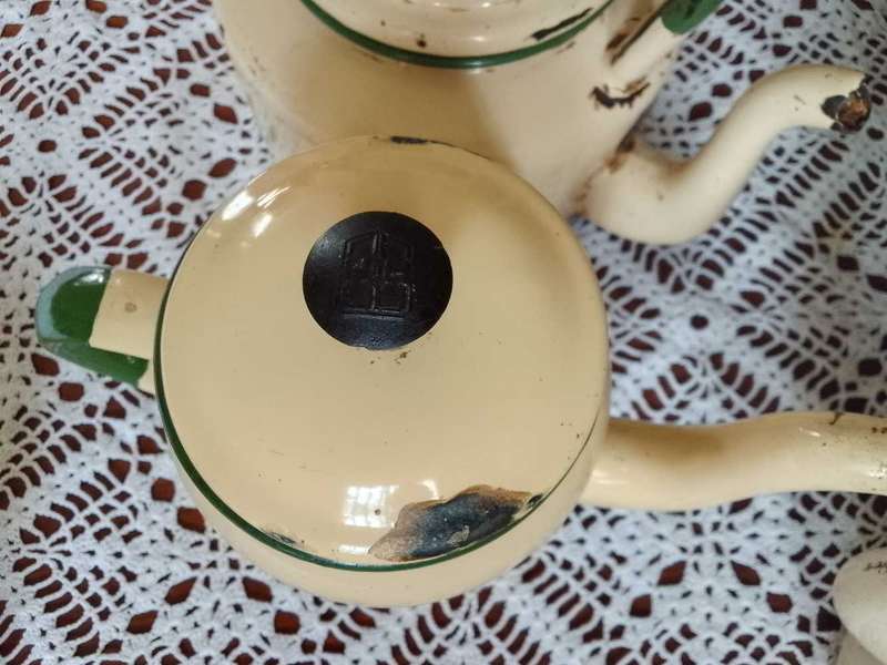 3+1 enamel kettles (see pictures and description)