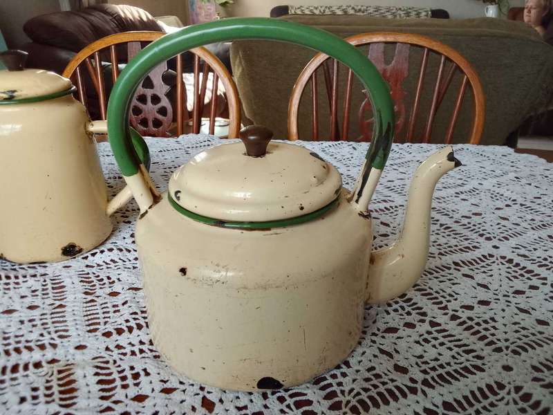 3+1 enamel kettles (see pictures and description)
