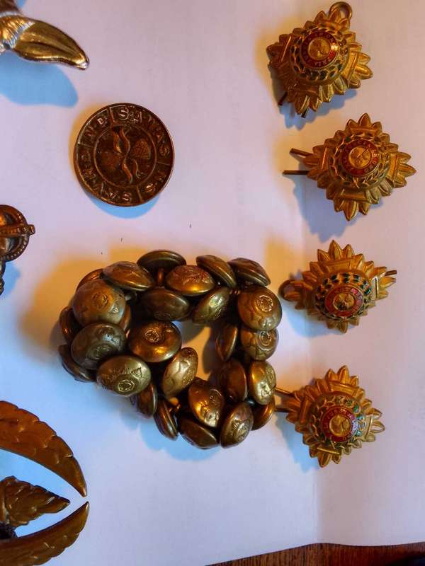 Mixed lot military badged