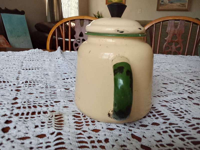 3+1 enamel kettles (see pictures and description)