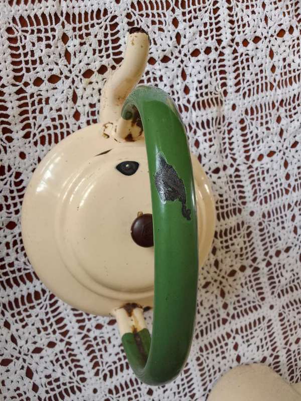 3+1 enamel kettles (see pictures and description)