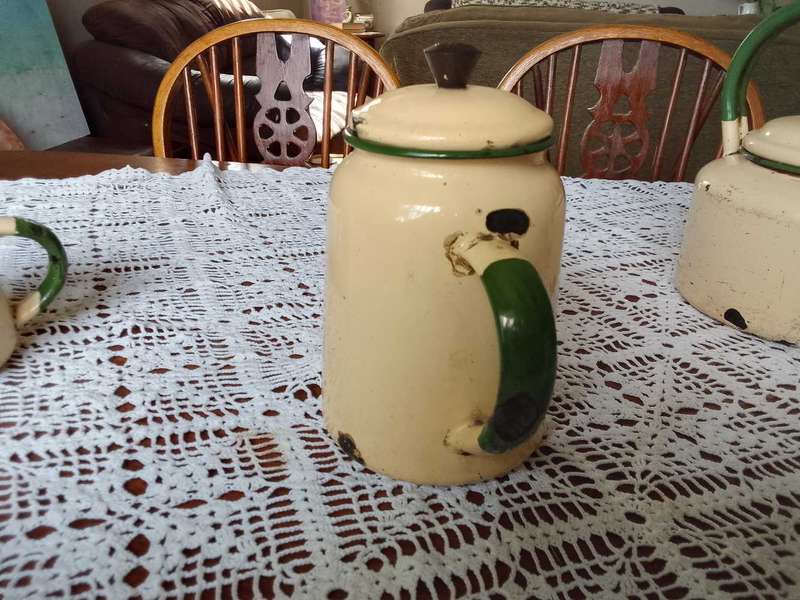3+1 enamel kettles (see pictures and description)