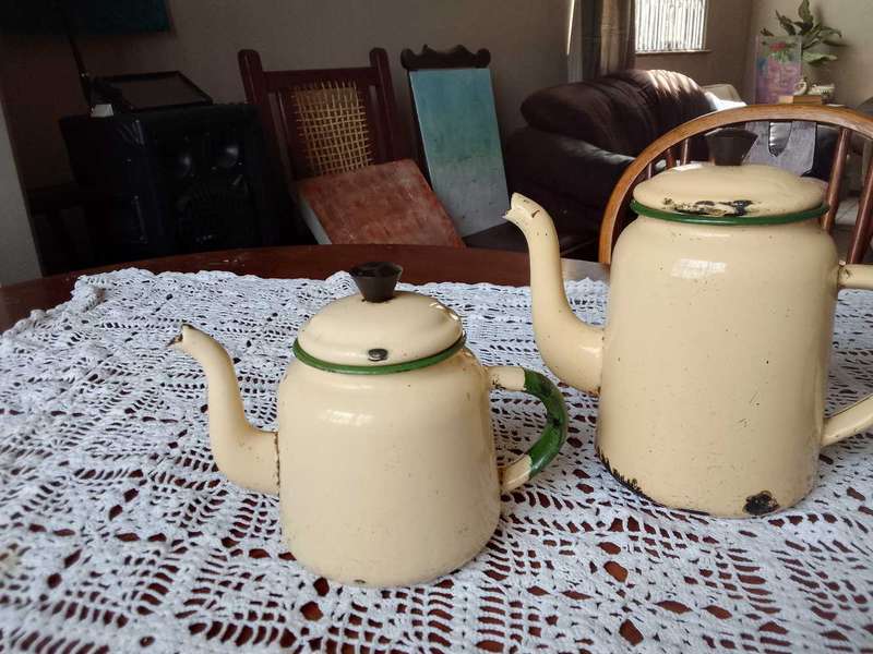 3+1 enamel kettles (see pictures and description)