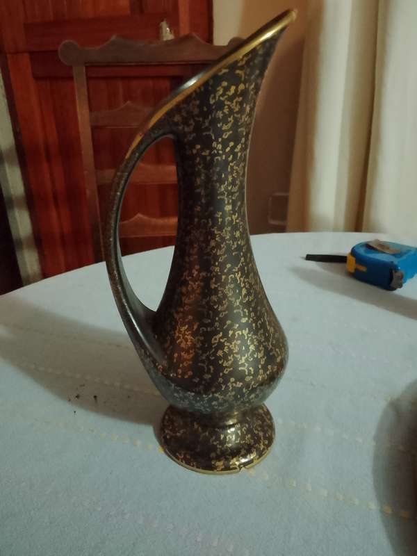 HOHR vase (Has 2 chips as per photo's )