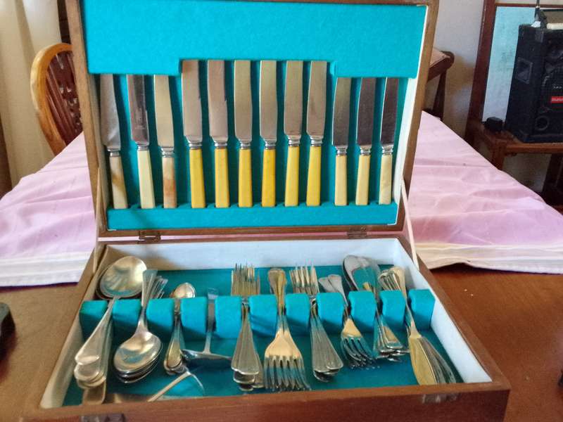 Cuttlery box 69 piece (mixed Lot)