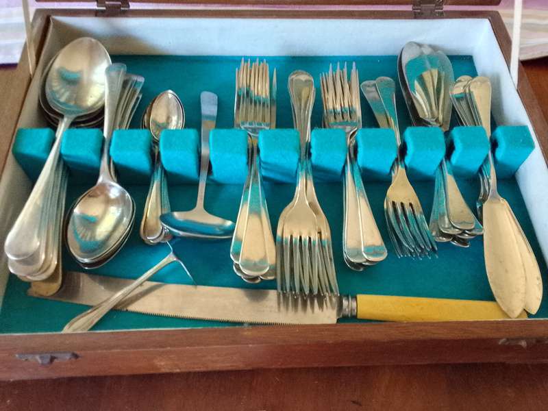 Cuttlery box 69 piece (mixed Lot)