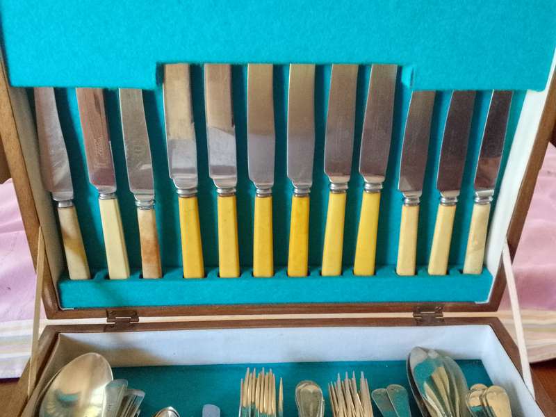 Cuttlery box 69 piece (mixed Lot)