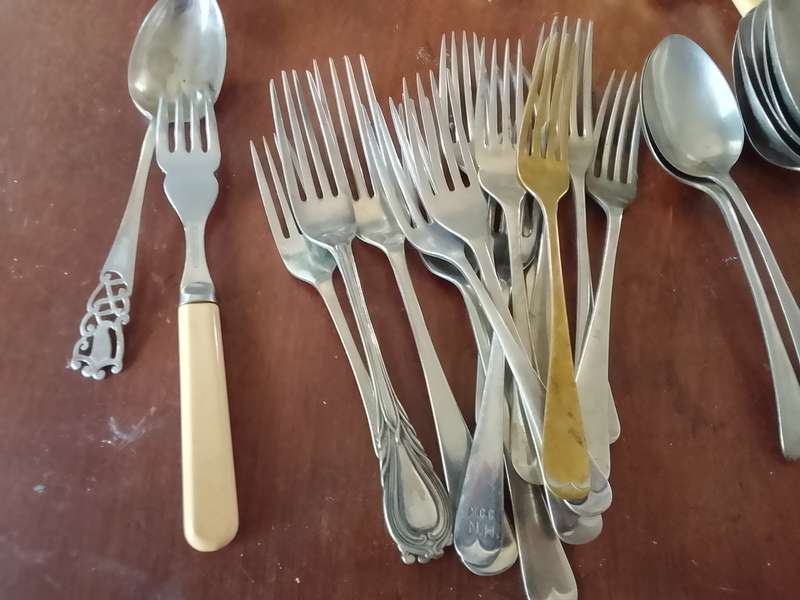 Cuttlery box 69 piece (mixed Lot)