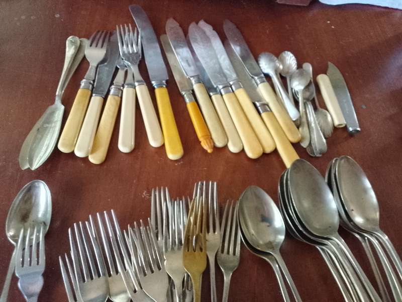 Cuttlery box 69 piece (mixed Lot)