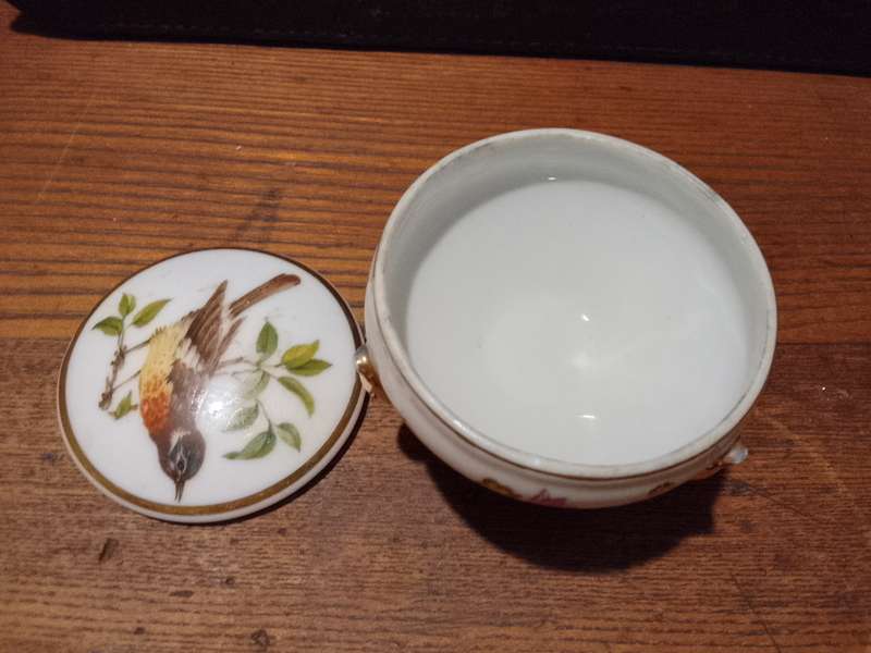 Stunning porcelain trinket