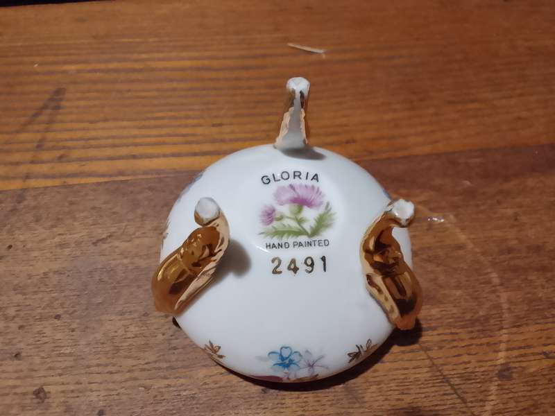 Stunning porcelain trinket