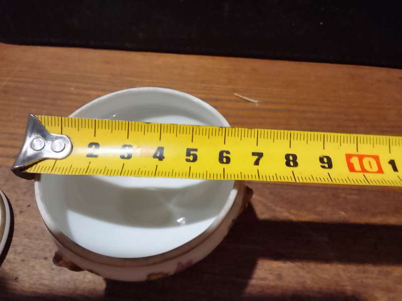 Stunning porcelain trinket