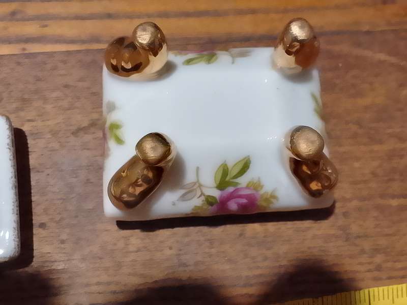 stunning little Porcelain trinket (No name)