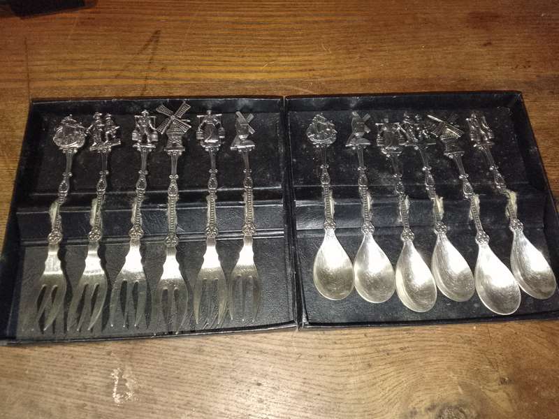 set of 6 teaspoons and 6  cake forks (Holland)