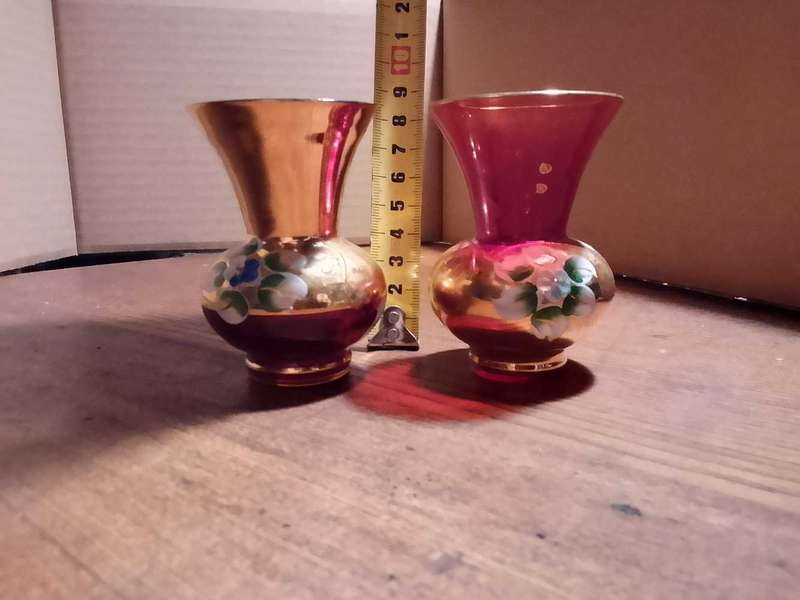2 stunning made in Italy vases hand painted