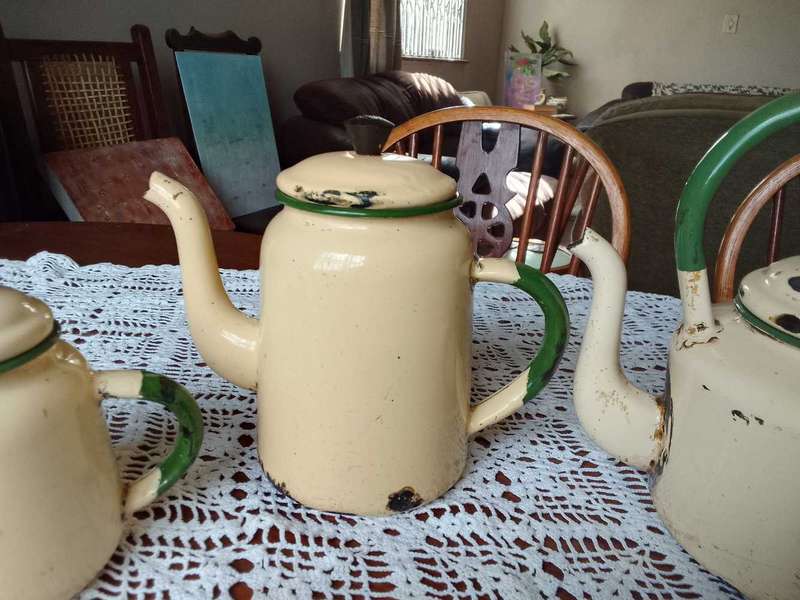 3+1 enamel kettles (see pictures and description)
