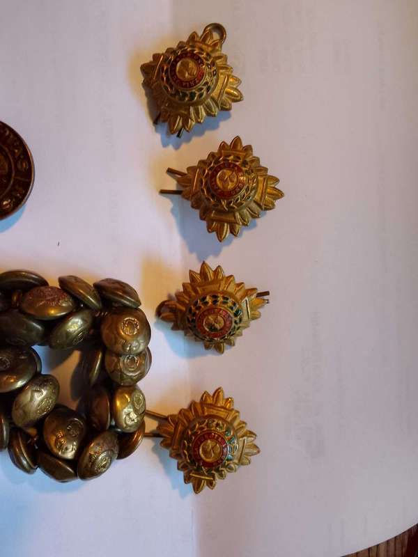 Mixed lot military badged