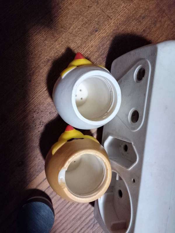 2 stunning cute salt and pepper shakers (see photo for damage to one)