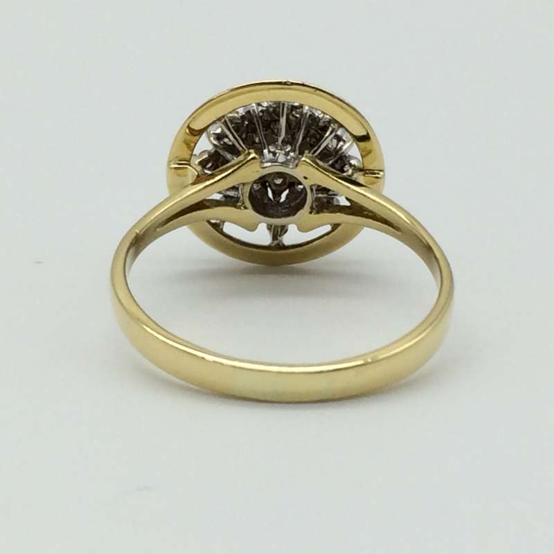 18ct Gold Diamond Cluster Ring (V. R46 000)