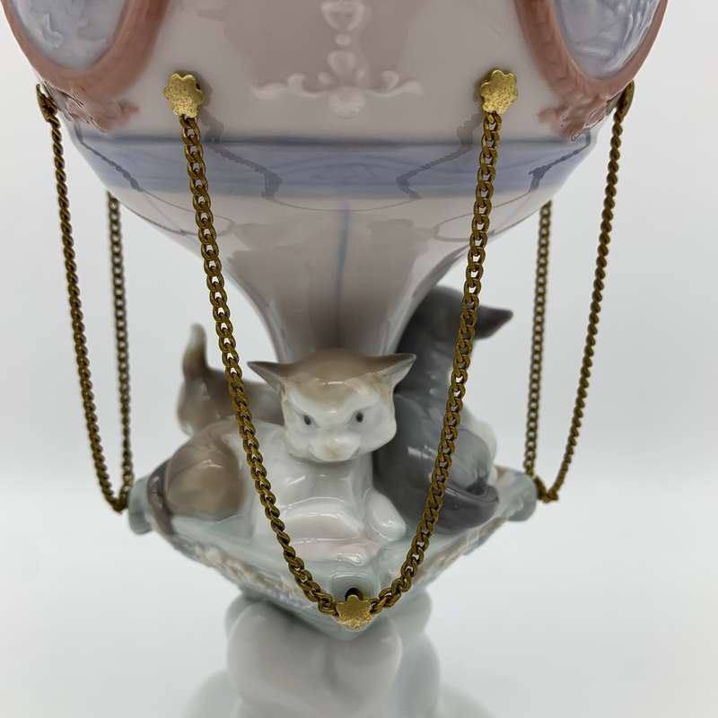 Large Attractive 'Lladro' Hot Air Balloon Figurine (Through the Clouds)