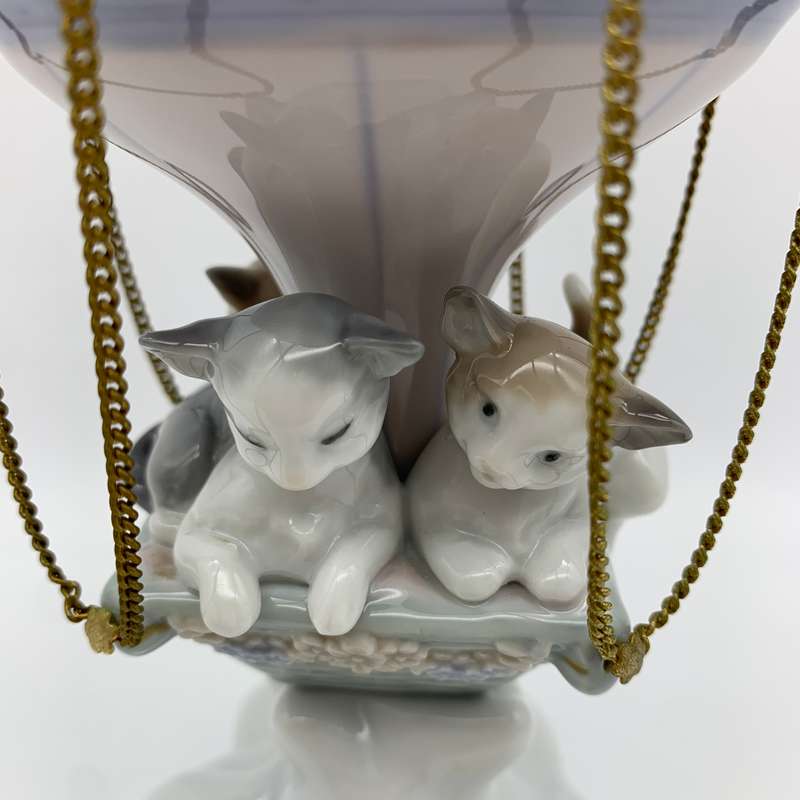 Large Attractive 'Lladro' Hot Air Balloon Figurine (Through the Clouds)