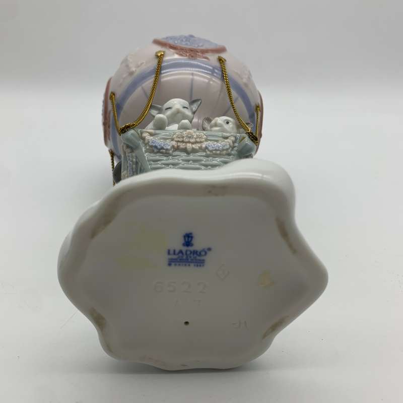 Large Attractive 'Lladro' Hot Air Balloon Figurine (Through the Clouds)