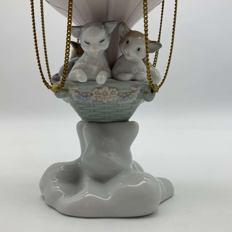 Large Attractive 'Lladro' Hot Air Balloon Figurine (Through the Clouds)