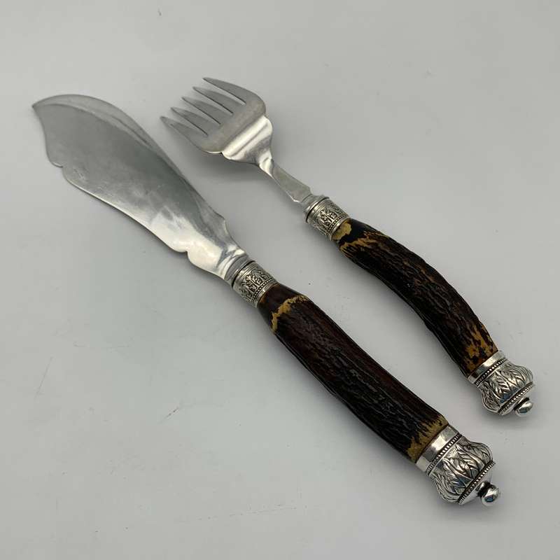 Victorian Pair of 'Stag Horn' Handle Fish Servers